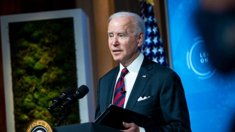 Biden, Calling for Action, compromete a EE. UU. A reducir a la mitad sus emisiones climáticas
