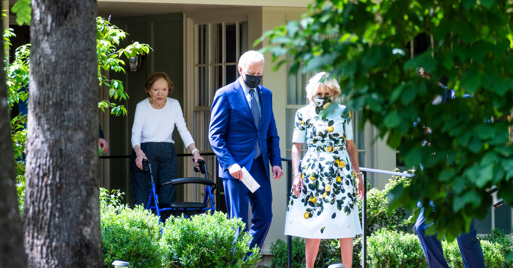 Biden, Georgia, para promover la agenda económica, visita Carter