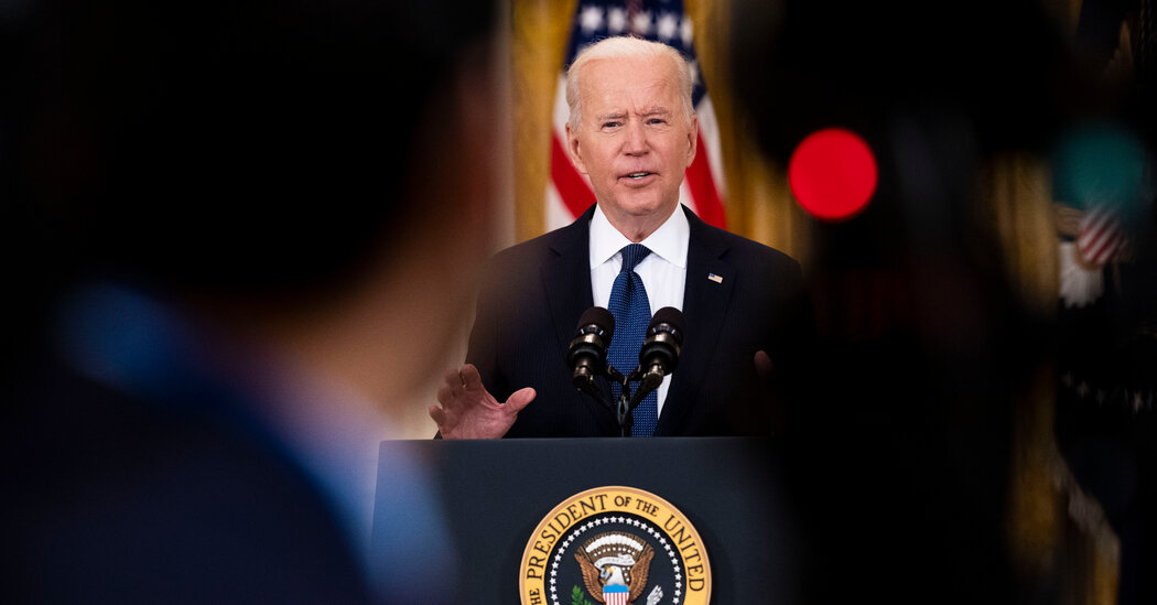 Biden defiende los beneficios por desempleo, siempre que los trabajadores acepten ofertas de trabajo