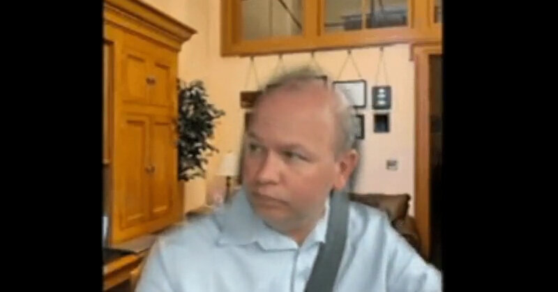 El senador del estado de Ohio es atrapado volando y conduciendo