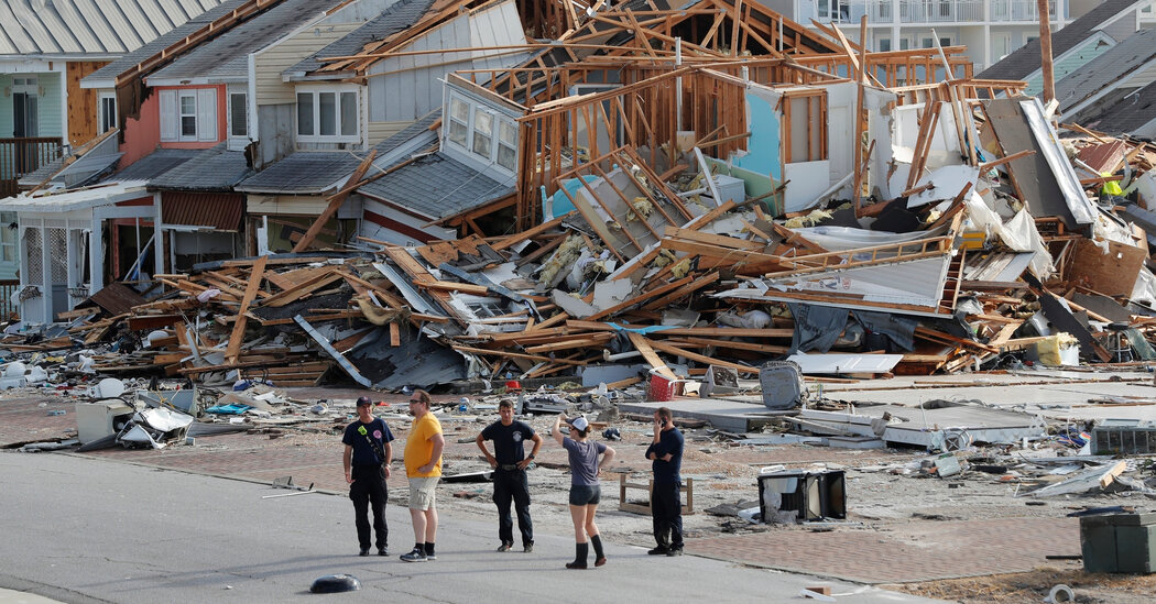 Enfrentando temporadas de huracanes e incendios forestales, FEMA ya está agotada