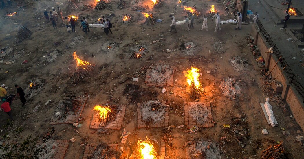 Estados Unidos está bajo presión para liberar suministros de vacunas mientras India enfrenta un aumento mortal