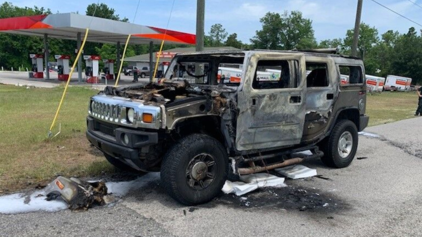 Hummer cargado con gasolina acumulada se enciende en Florida
