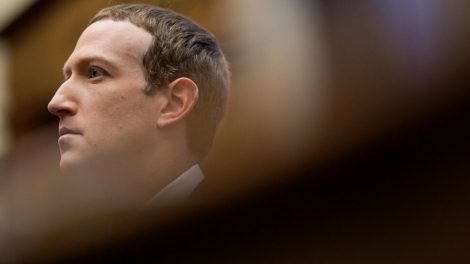 La 'Corte Suprema' de Facebook le dice a Zuckerberg que él es el que toma las decisiones