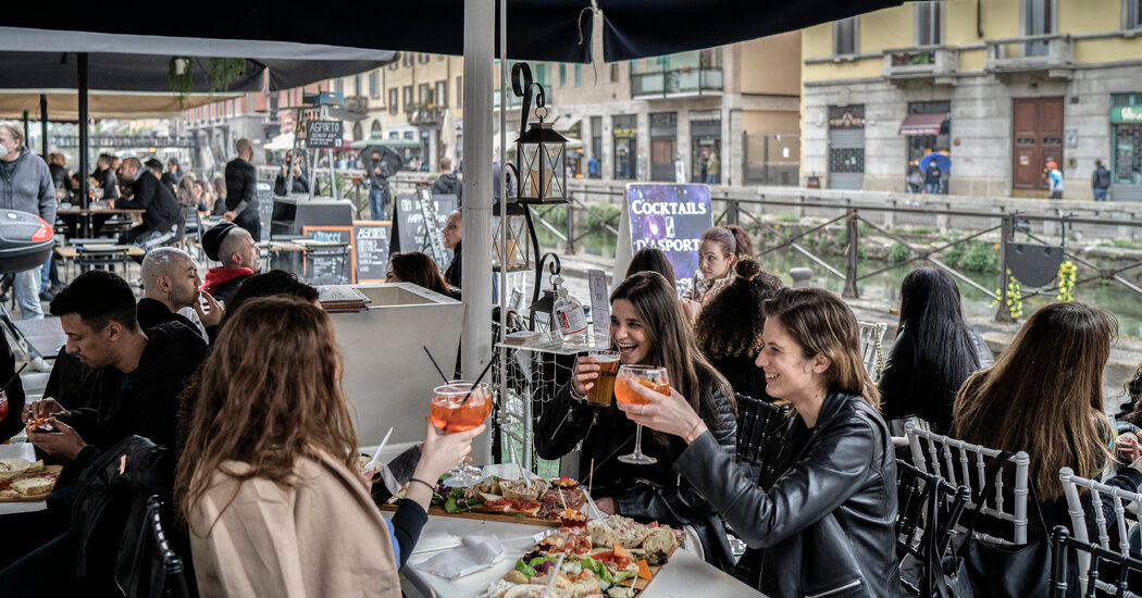 Los viajeros vacunados se enfrentan al caos y la confusión