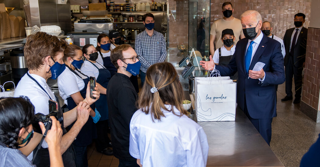 Restaurantes y bares se apresuran a inscribirse en el nuevo programa de ayuda federal