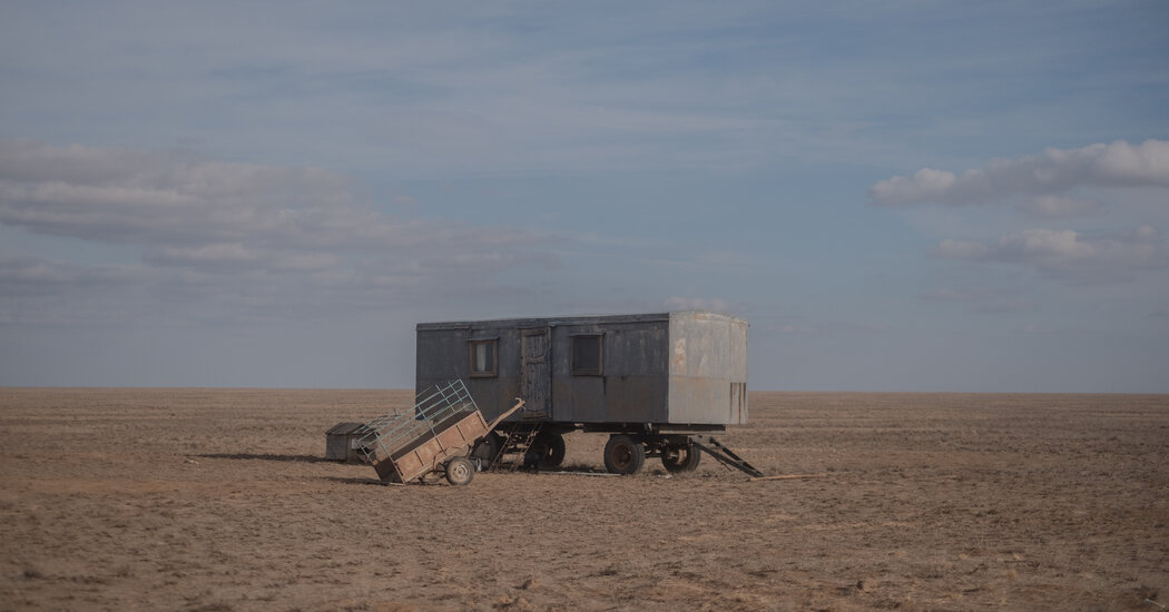 Sobrevivir en aislamiento, donde la estepa se convirtió en arena.