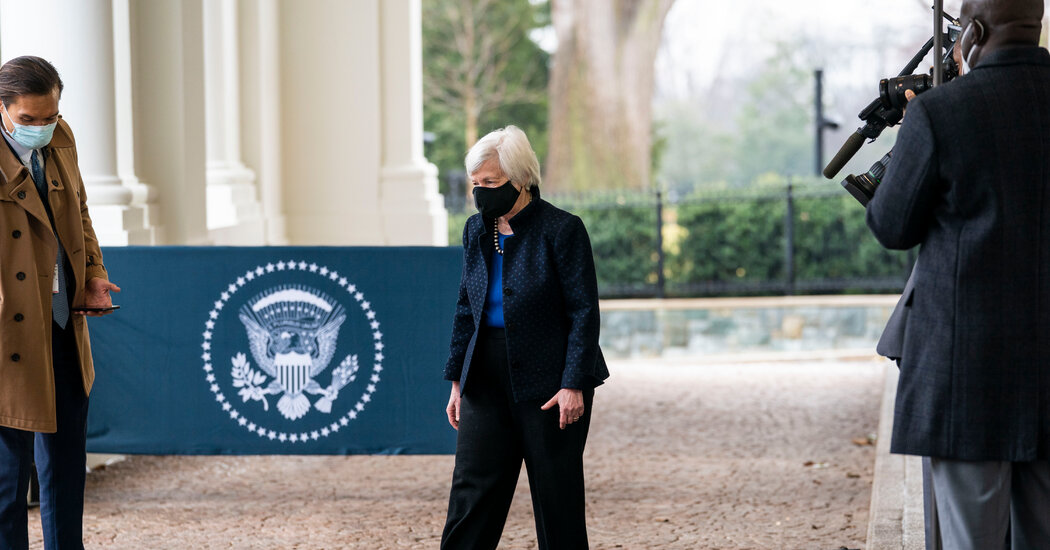 Yellen dice que es posible que las tasas deban aumentar a medida que la economía se recupera