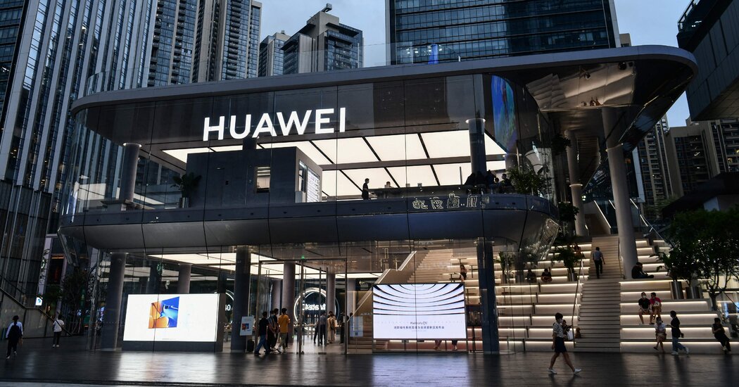 Biden amplía la prohibición de inversión de la era Trump en empresas vinculadas al ejército chino