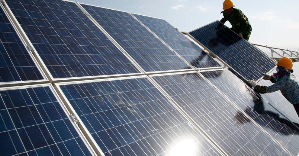 EE.UU. prohíbe las importaciones chinas de materiales de paneles solares vinculados al trabajo forzoso