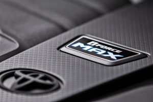 Toyota se burla del nuevo motor iForce Max de la Tundra 2022