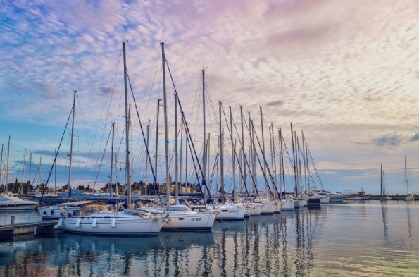 barcos en el puerto