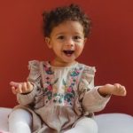 niña riendo