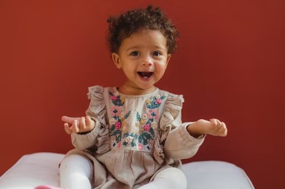 niña riendo
