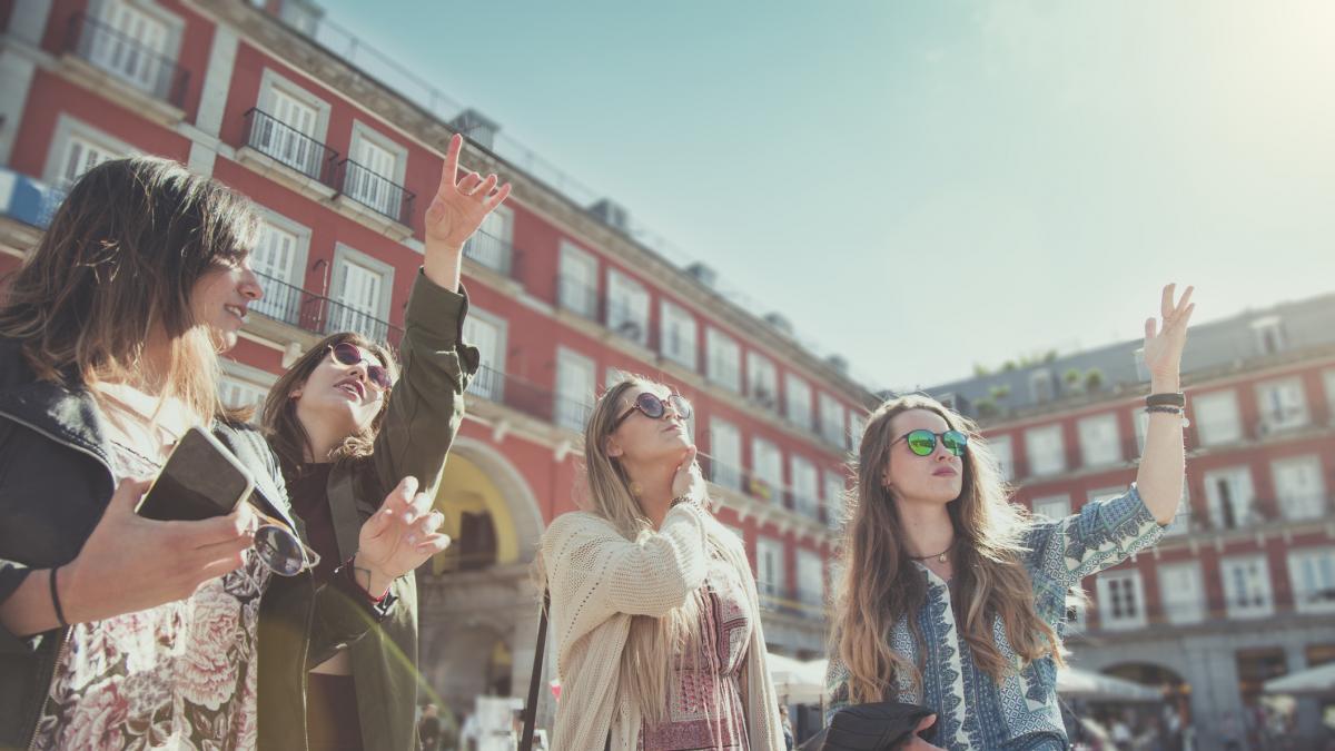 Guía: Descubre los mejores planes para disfrutar de La Coruña con amigos