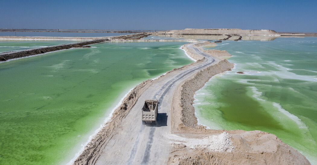 Estados Unidos necesita minerales para autos eléctricos.  Todos quieren también.