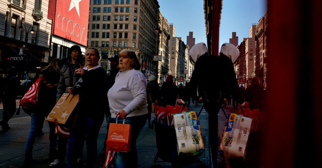 La inflación se enfrió en marzo, pero persisten las señales de aumentos de precios obstinados