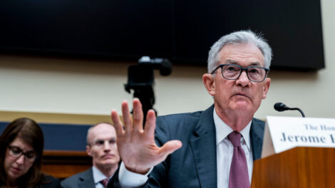 Powell le dice al Congreso que espere que las tasas de interés vuelvan a subir