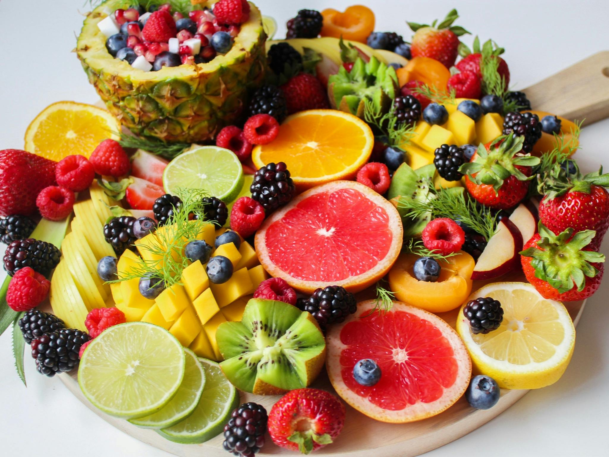 Alimentos que refuerzan el sistema inmune como frutas cítricas y verduras