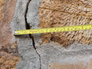 Grietas en muros interiores en edificios antiguos, cuándo preocuparse y cómo actuar 
